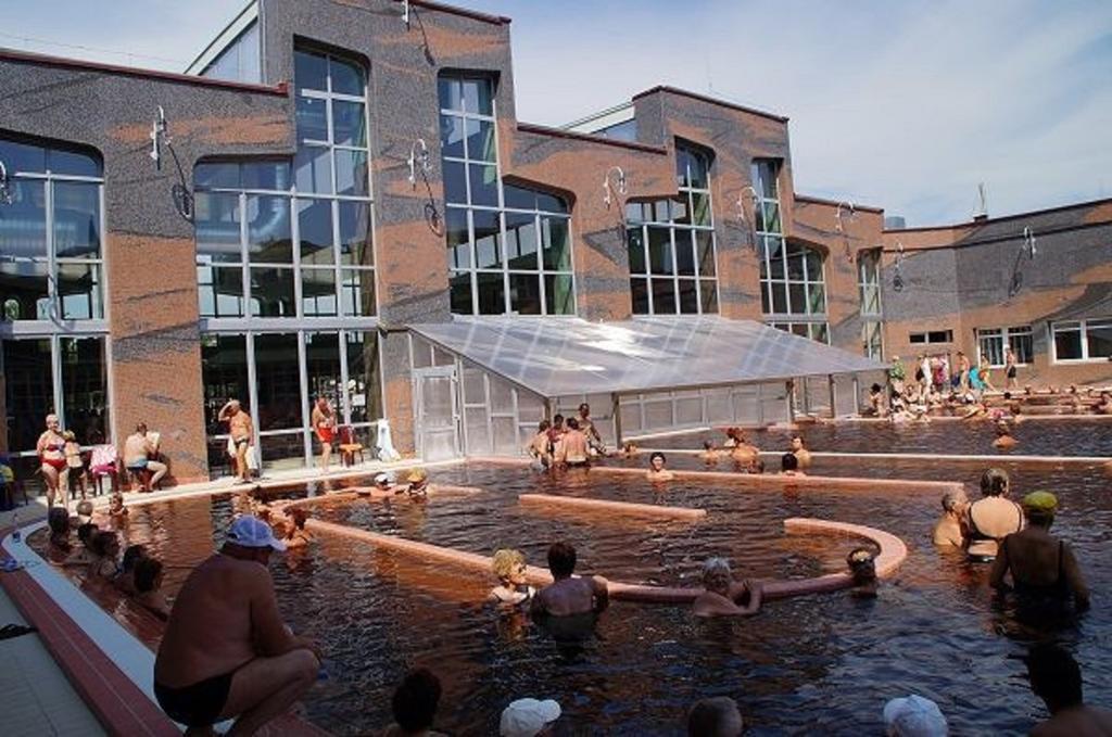 Gasthof Laci Betyár Hajdúszoboszló Exterior foto
